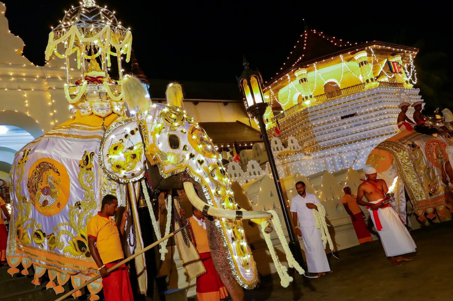 Experience the Kandy Esala Perahera: The Ultimate Visitor's Guide