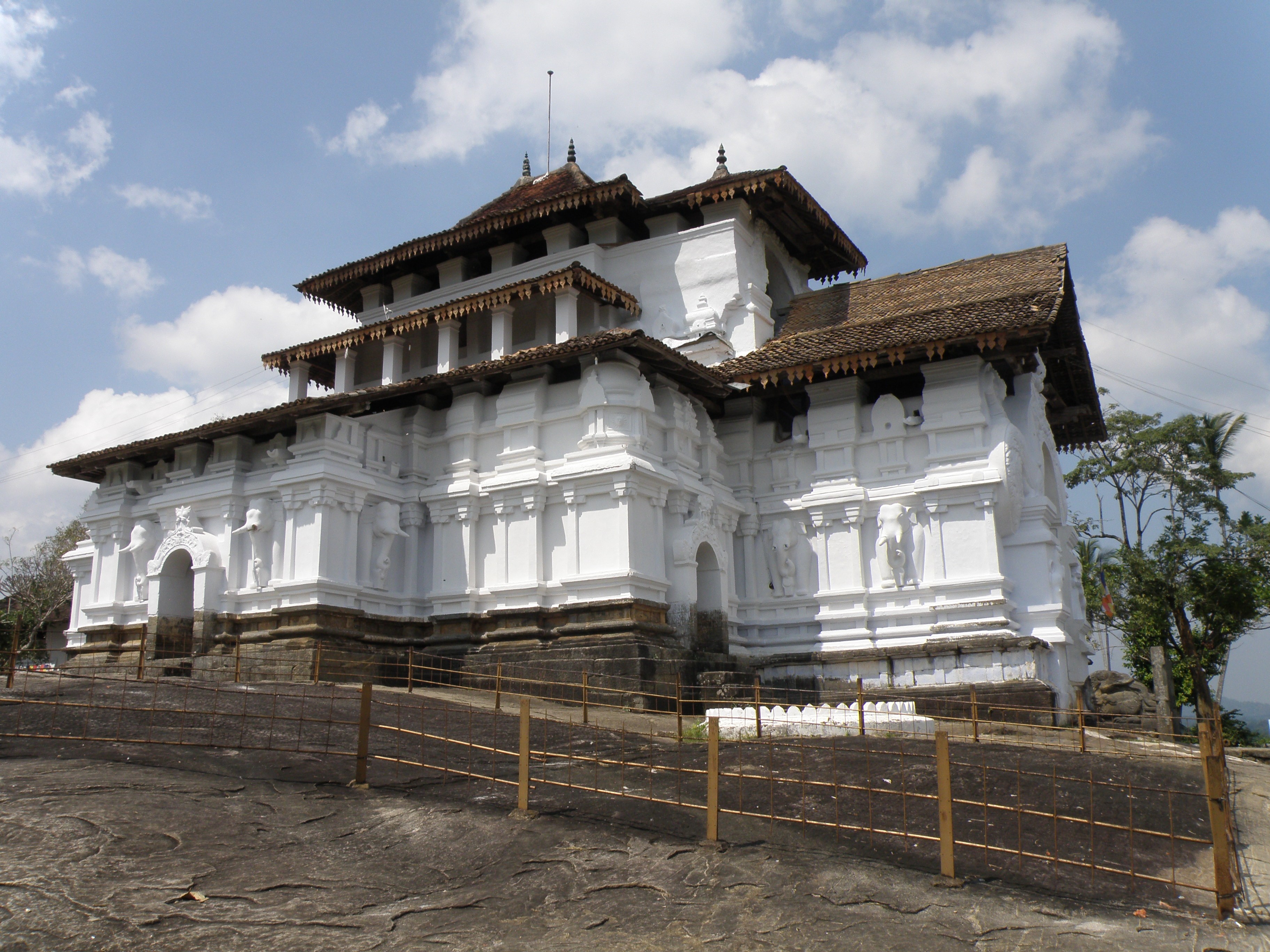 Image of Lankatilaka Viharaya