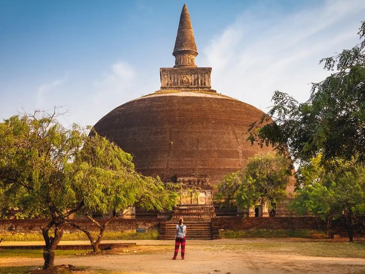 Image of Ruwanwelisaya Stupa